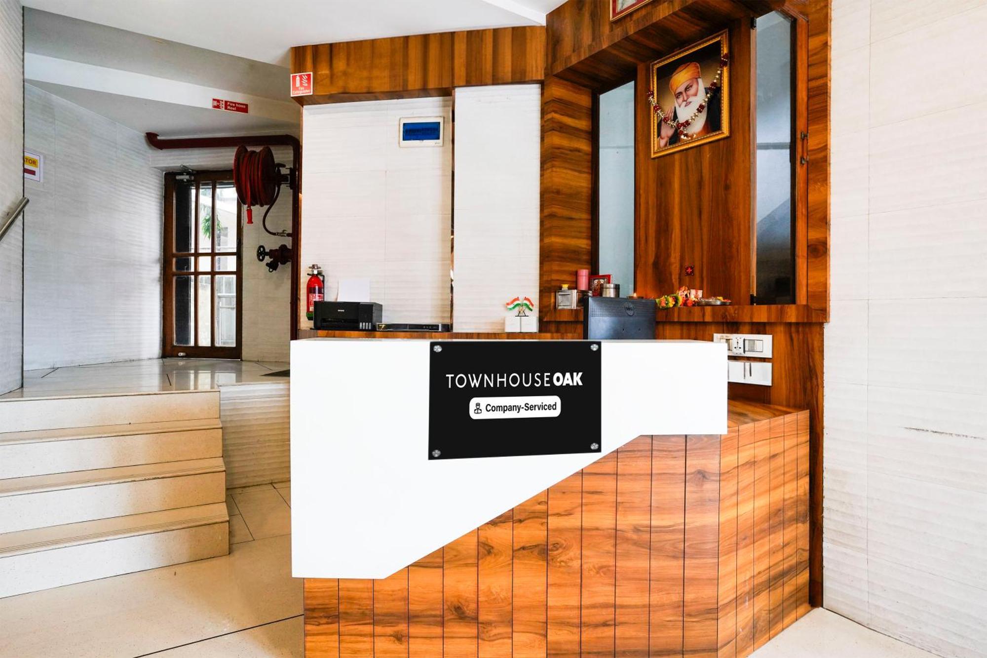 Super Townhouse Oak Vashi Hotel Turambhe Exterior photo